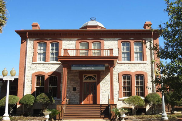 university-of-texas-at-austin-arno-nowotny-building-1600 × 1167